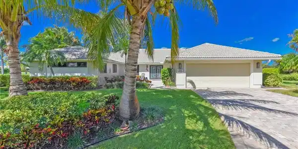 4884 SW Loch Lane