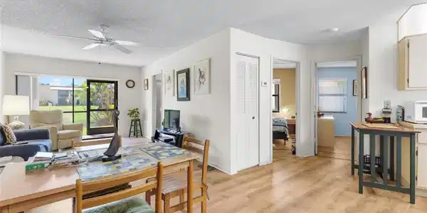 1943 NE Collins Circle