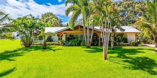 1964 NE Lake Place