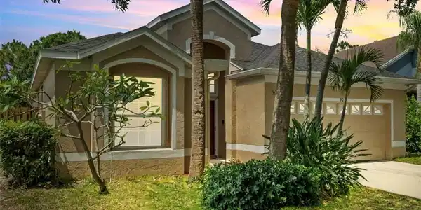 924 NW Waterlily Place