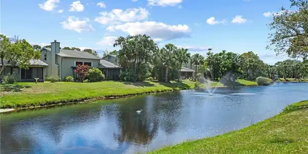 912 NE Sandalwood Place