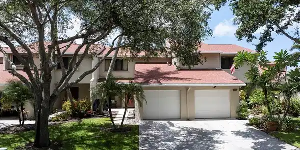 1604 SW Crossing Circle