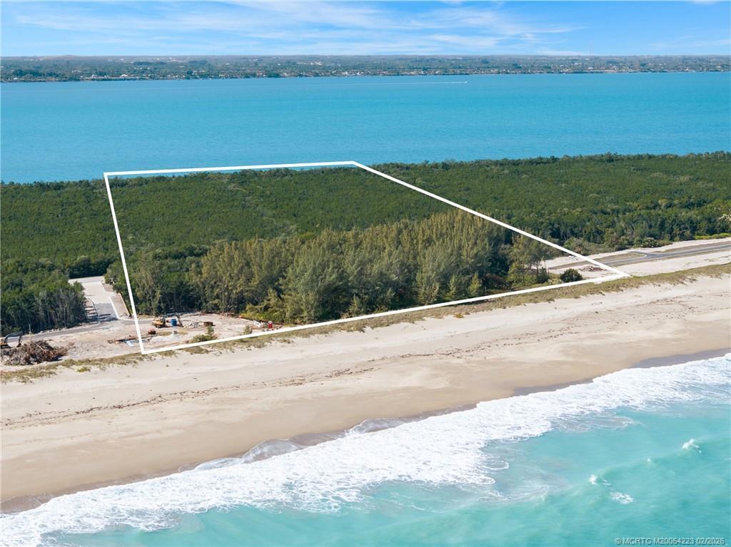 Image 2: 550+ FT of Oceanfrontage