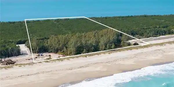 Image 2: 550+ FT of Oceanfrontage