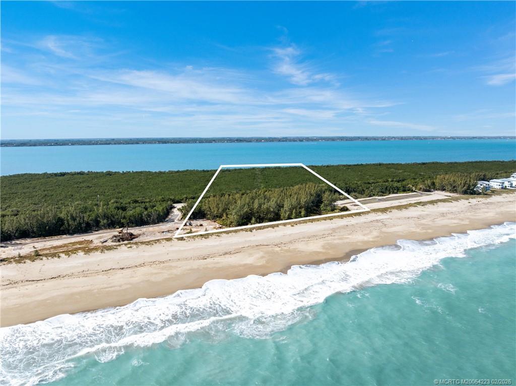 Image 4: 550+ FT of Oceanfrontage