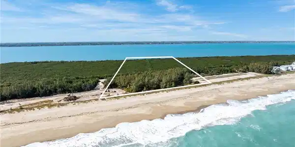 Image 4: 550+ FT of Oceanfrontage