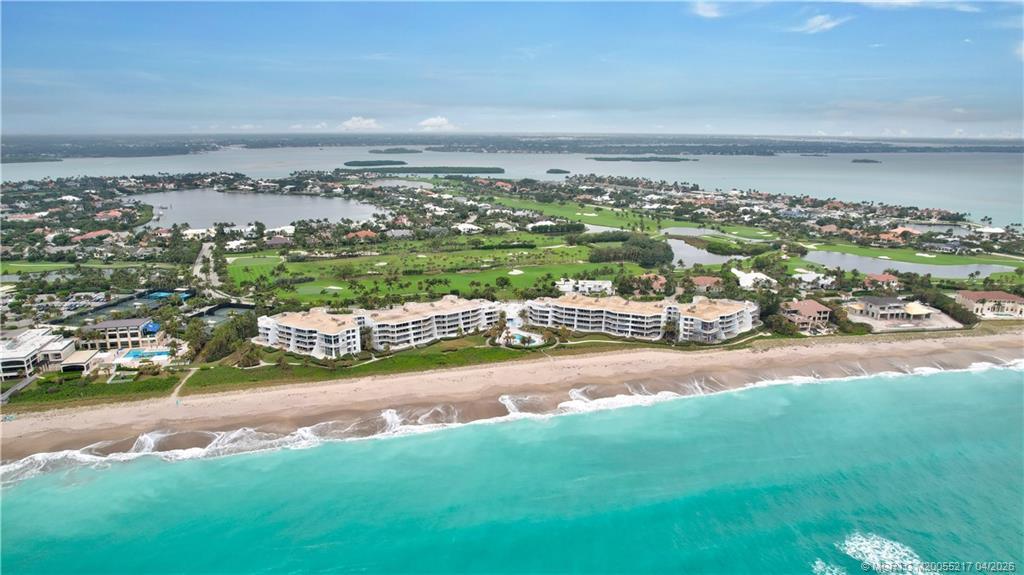 Image 2: Pristine beach right outside your door