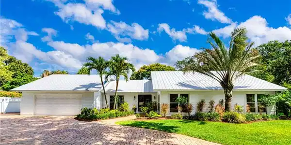 10 Ridgeland Drive