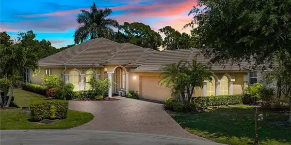 4727 NW Winter Oak Court