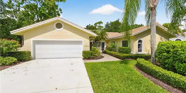 2025 NW Laurel Oak Lane