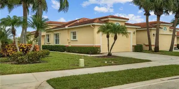3789 SW Whispering Sound Drive