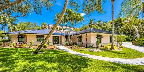 121 Hillcrest Drive