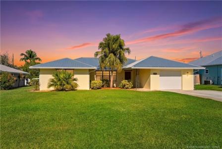 4665 SE Manatee Terrace