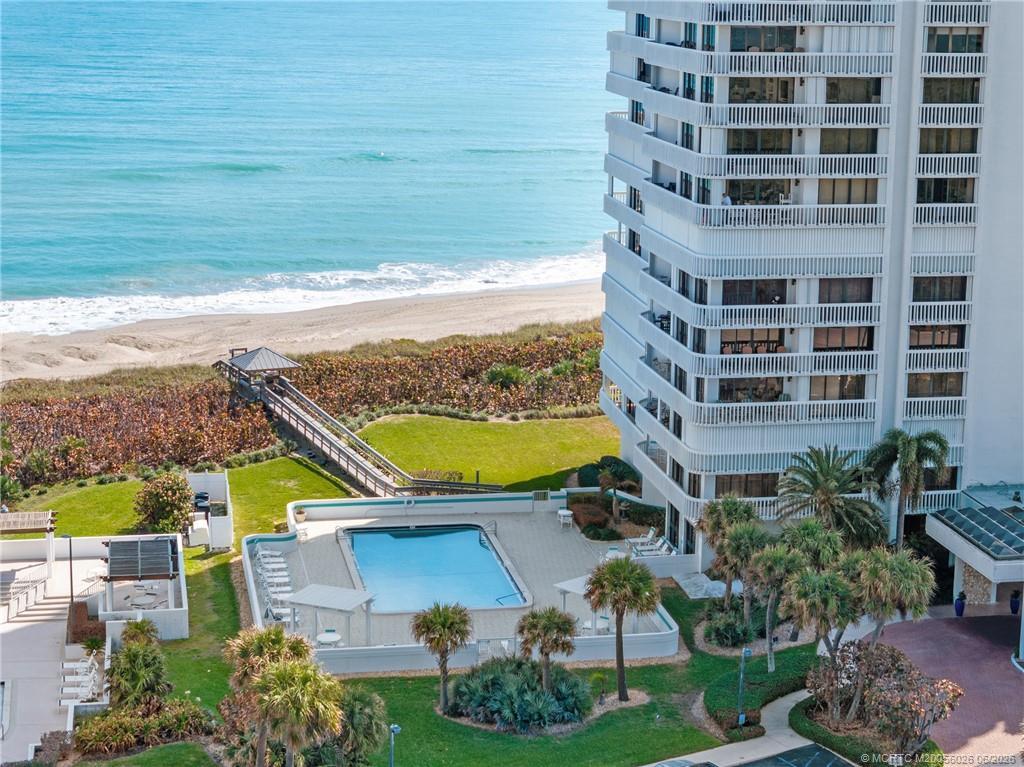 Image 3: Oceanfront, heated pool