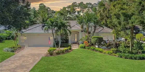 984 SW Whisper Ridge Trail
