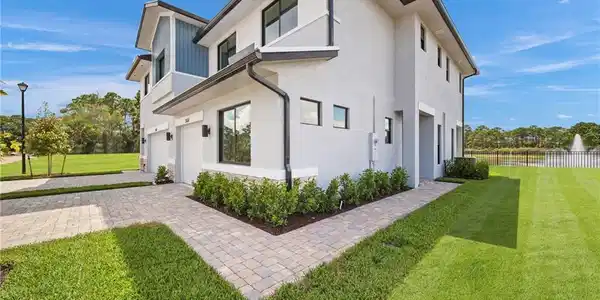 3654 SW Magnolia Ridge Lane