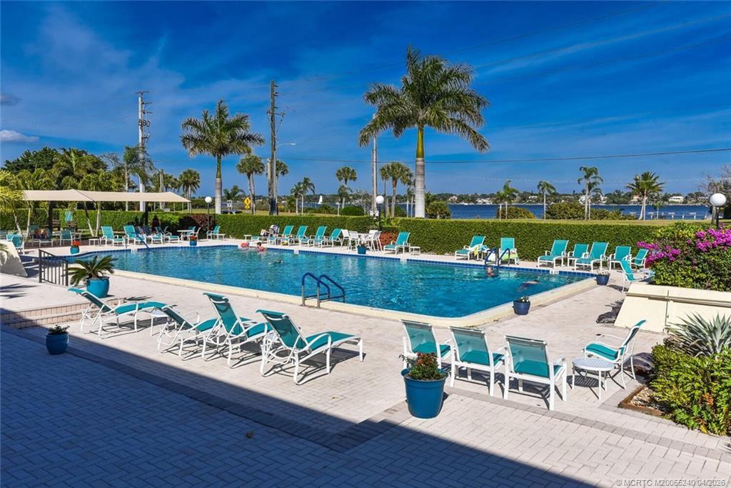 Image 2: Resort Style Amenities at Conquistador include thi