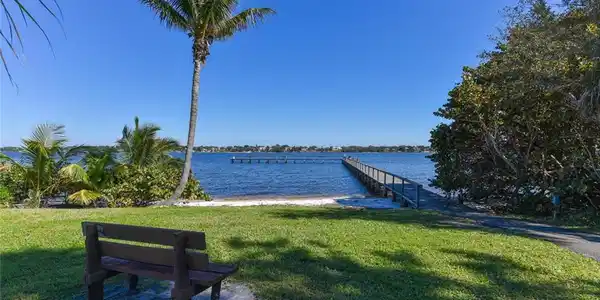 Image 3: View of the Conquistador Day Dock and Pier - Great