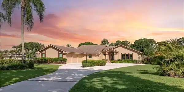 2202 SW Racquet Club Drive