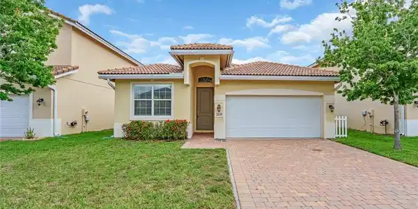 2609 SW Gallery Circle