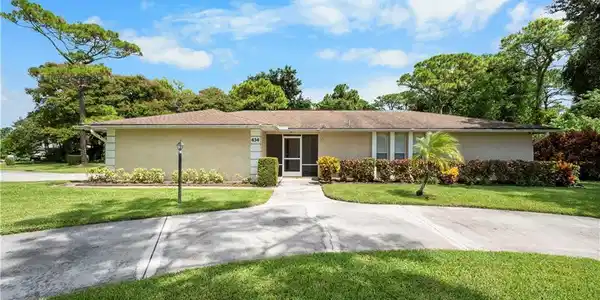 434 NE Acacia Place