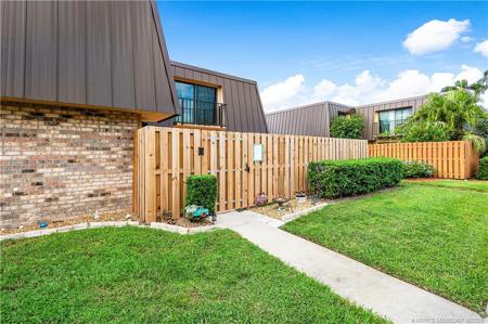 5802 SE Windsong Lane