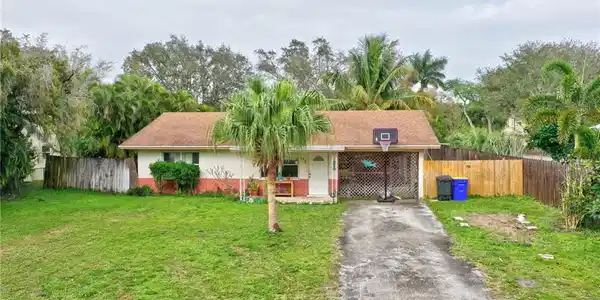 675 SW 34th Terrace