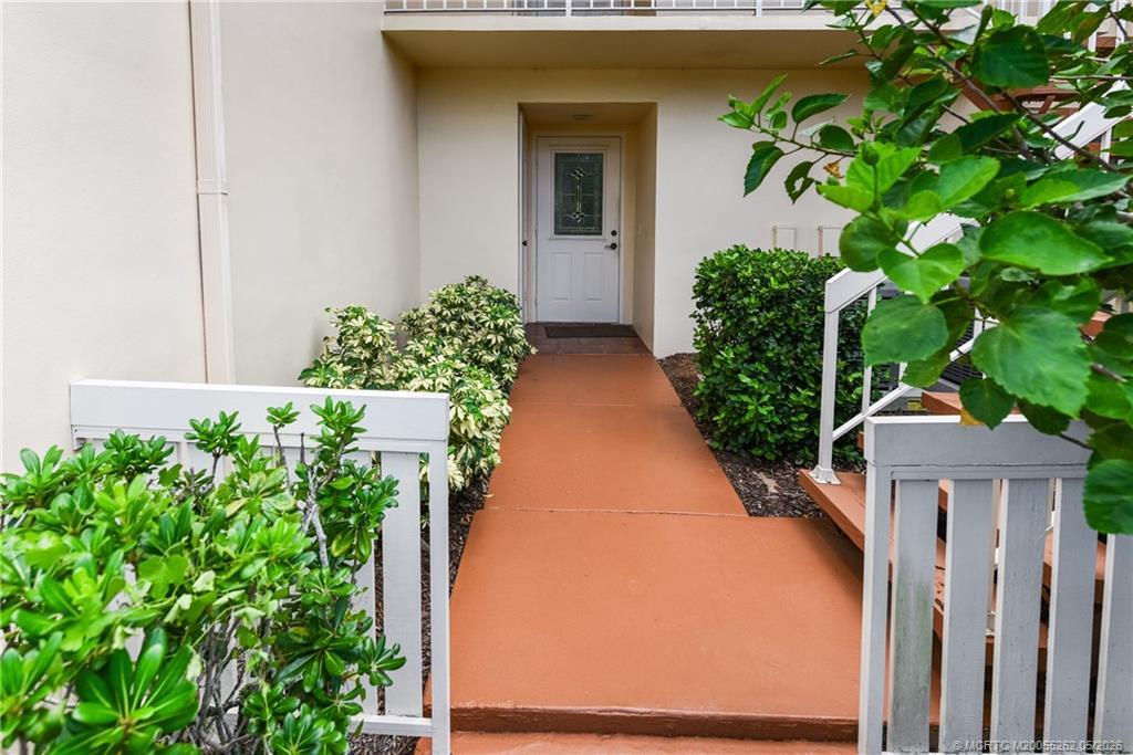 Image 2: Entrance to condo