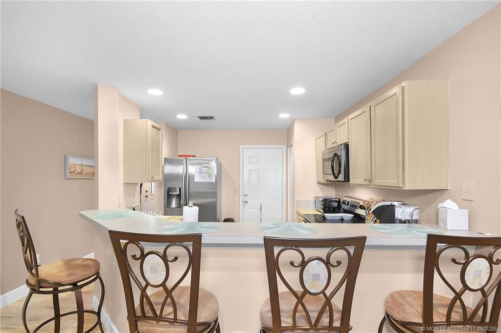 Image 4: Kitchen