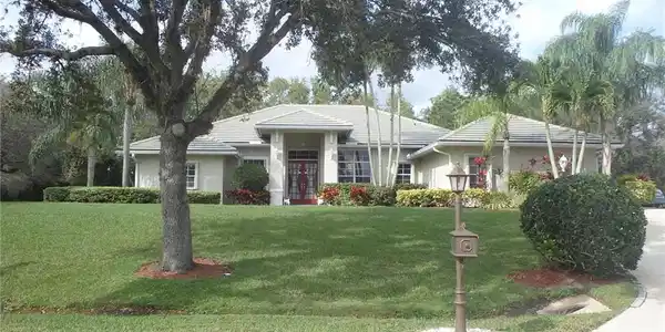 4911 SW Lake Grove Circle