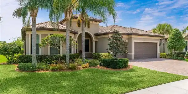 337 SE Huntington Circle