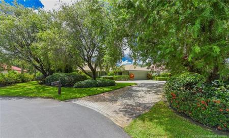 1729 SW Thornberry Circle