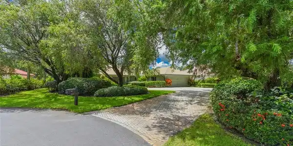 1729 SW Thornberry Circle