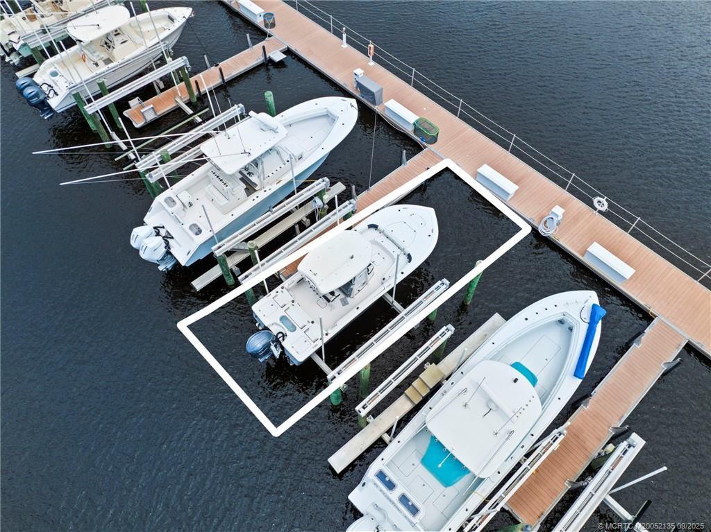 Image 3: 40 ft Slip & 24k Hurricane Lift
