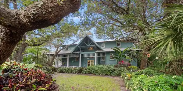 12 Oak Hill Way