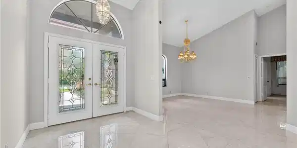 Image 3: Foyer