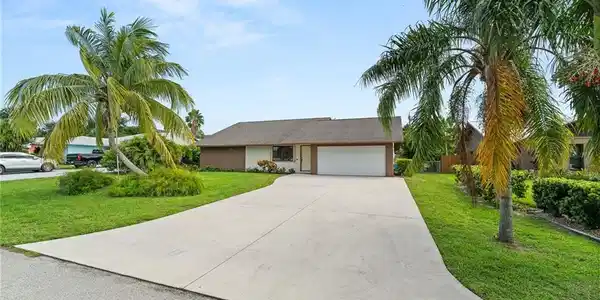 4726 SE Manatee Terrace