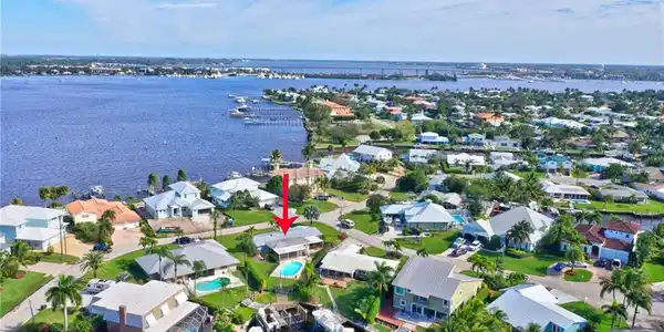 37 SW Riverway Boulevard