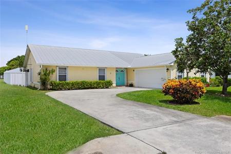 2004 NE Acapulco Drive