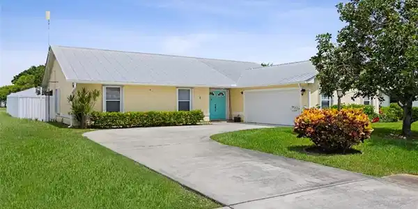 2004 NE Acapulco Drive