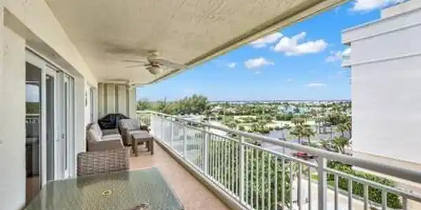Image 4: Oceanfront balcony
