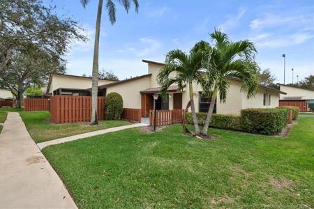 8085 SE Villa Circle