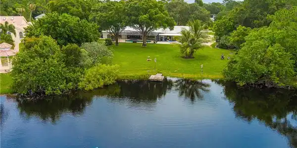 2980 NE Pinecrest Lakes Boulevard
