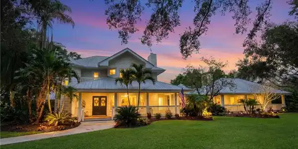 2521 SW Racquet Club Drive