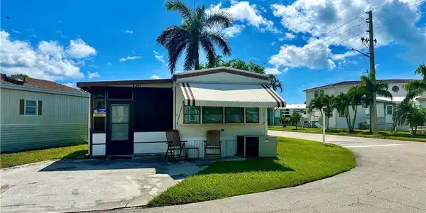 733 Nettles Boulevard