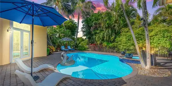 210 SW Hatteras Court