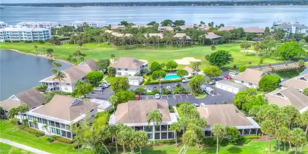 333 NE Golfview Circle