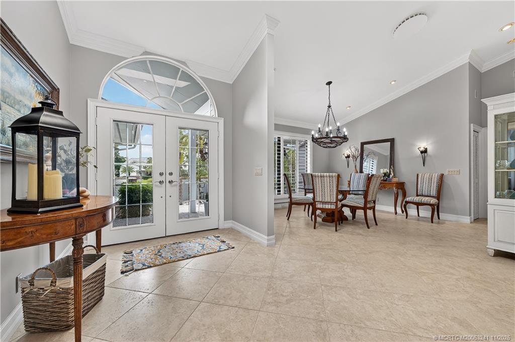 Image 4: Foyer Entry