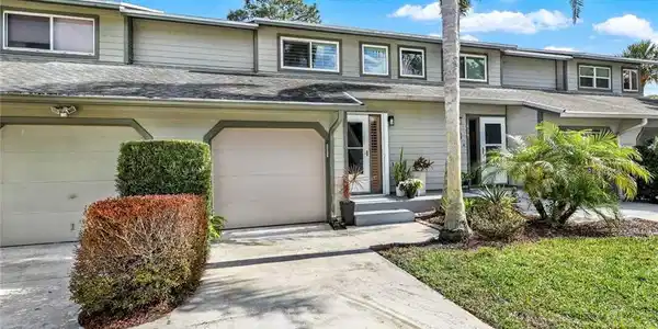 630 NE Wax Myrtle Way