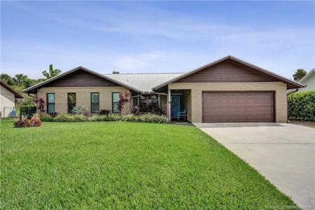 4706 SE Manatee Terrace